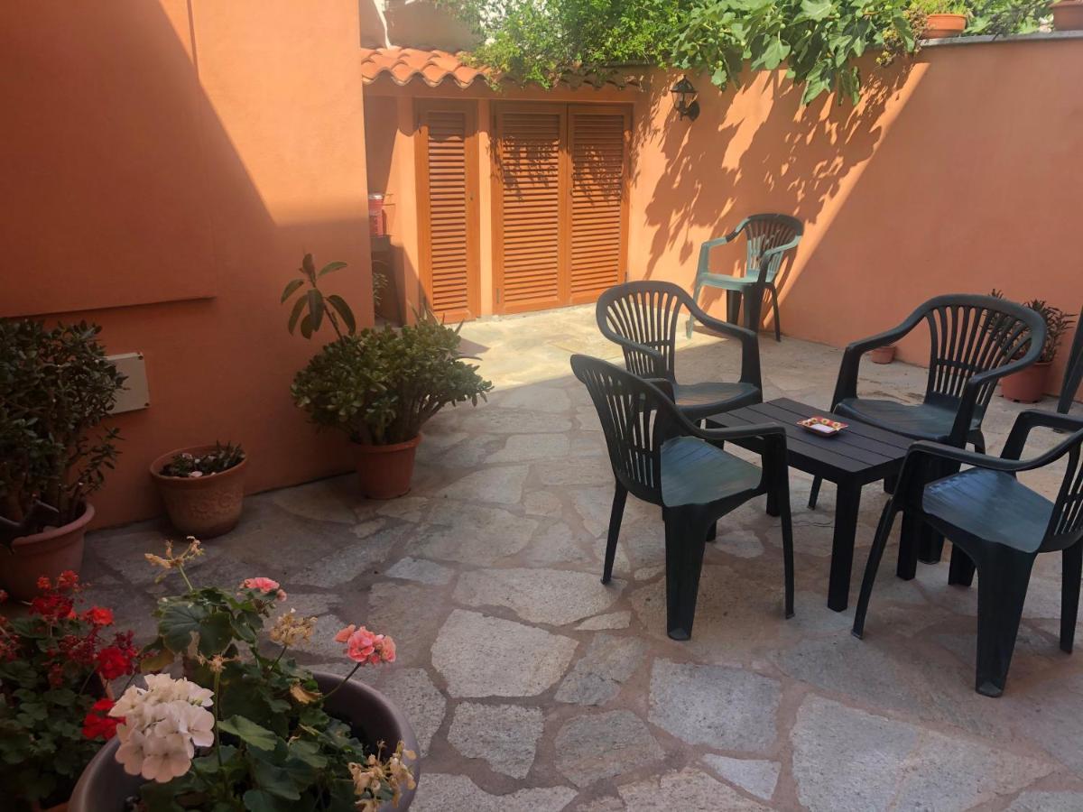 אולביה Presso La Maison De Gioel Usufruirai Di Un Appartamento Indipendente Dotato Di Uso Cucina E Lavatrice Arredato In Maniera Funzionale Situato In Ottima Posizione Vicino A Supermercati Caffetterie Pasticcerie Bar Pizzerie E Tanti Altri Servizi מראה חיצוני תמונה