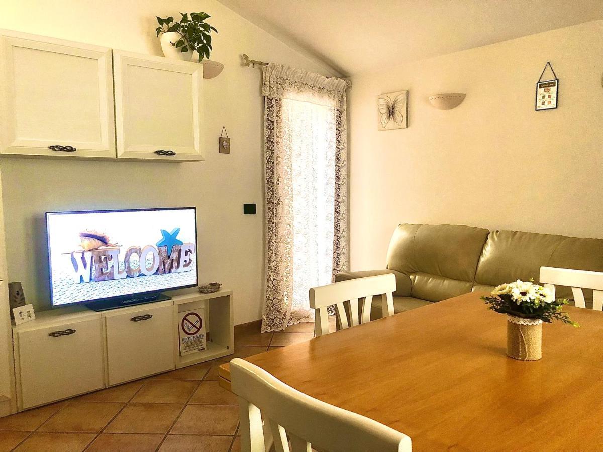 אולביה Presso La Maison De Gioel Usufruirai Di Un Appartamento Indipendente Dotato Di Uso Cucina E Lavatrice Arredato In Maniera Funzionale Situato In Ottima Posizione Vicino A Supermercati Caffetterie Pasticcerie Bar Pizzerie E Tanti Altri Servizi מראה חיצוני תמונה
