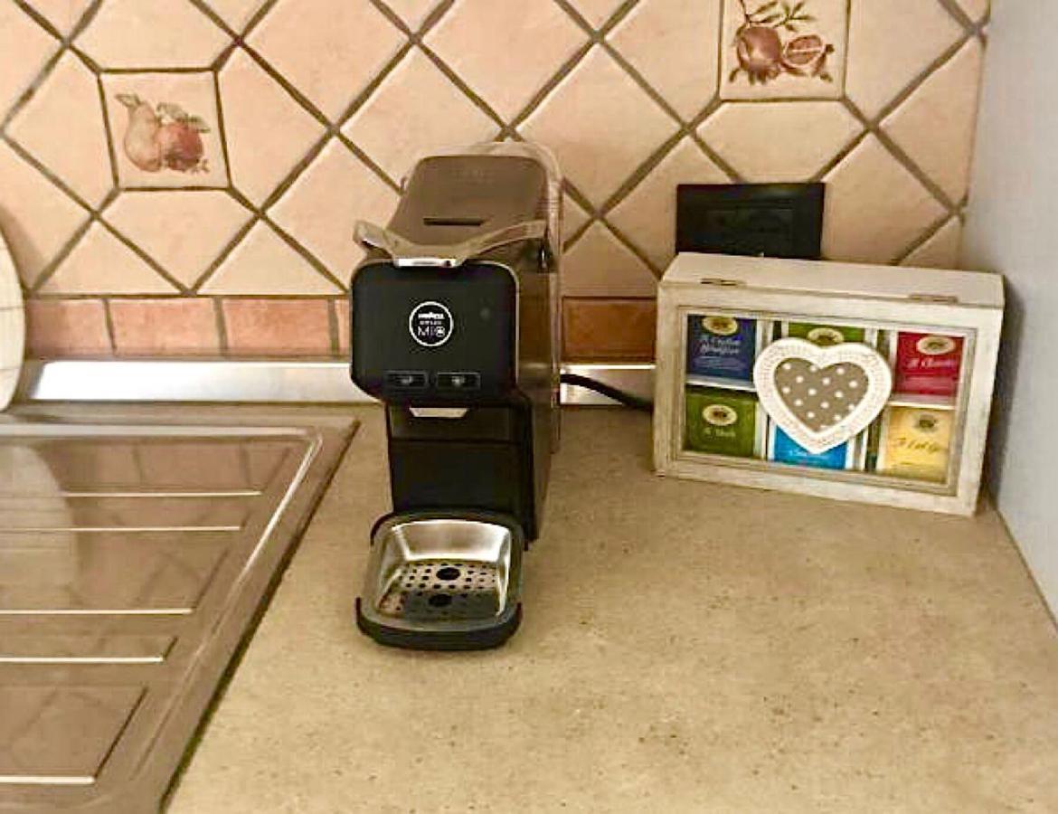 אולביה Presso La Maison De Gioel Usufruirai Di Un Appartamento Indipendente Dotato Di Uso Cucina E Lavatrice Arredato In Maniera Funzionale Situato In Ottima Posizione Vicino A Supermercati Caffetterie Pasticcerie Bar Pizzerie E Tanti Altri Servizi מראה חיצוני תמונה