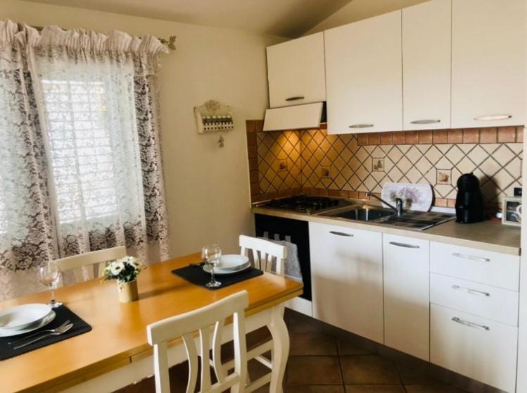 אולביה Presso La Maison De Gioel Usufruirai Di Un Appartamento Indipendente Dotato Di Uso Cucina E Lavatrice Arredato In Maniera Funzionale Situato In Ottima Posizione Vicino A Supermercati Caffetterie Pasticcerie Bar Pizzerie E Tanti Altri Servizi מראה חיצוני תמונה